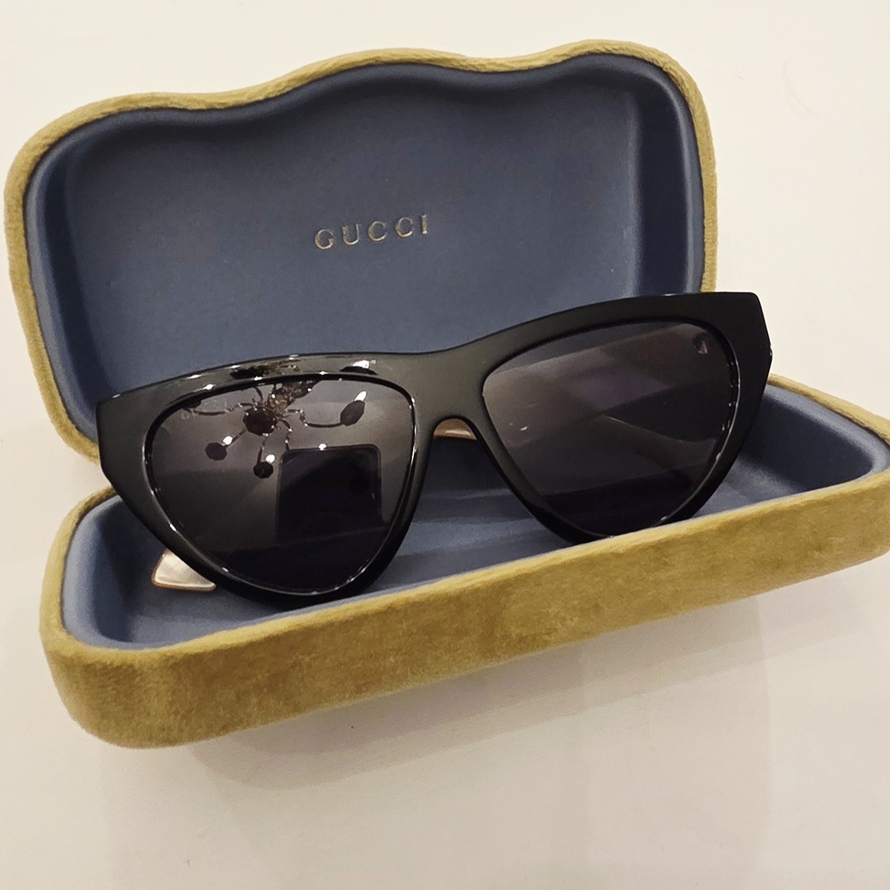 Gucci GG1333S model/004Black Cat-Eye Sunglasses - Picture 5 of 16